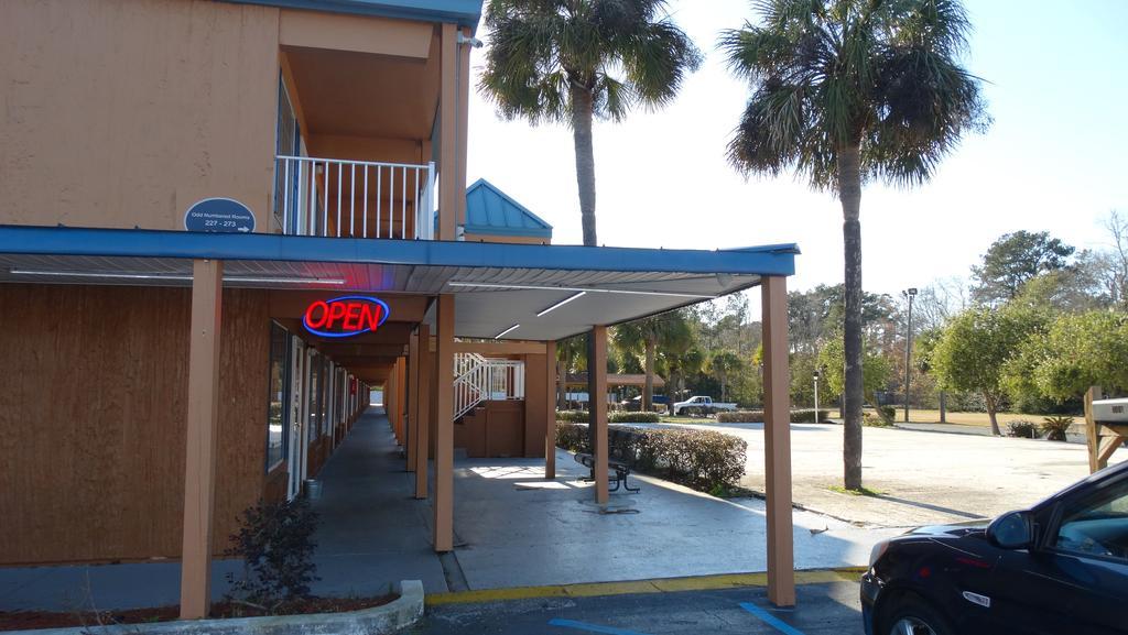 Econo Lodge Brunswick I-95 Exterior photo