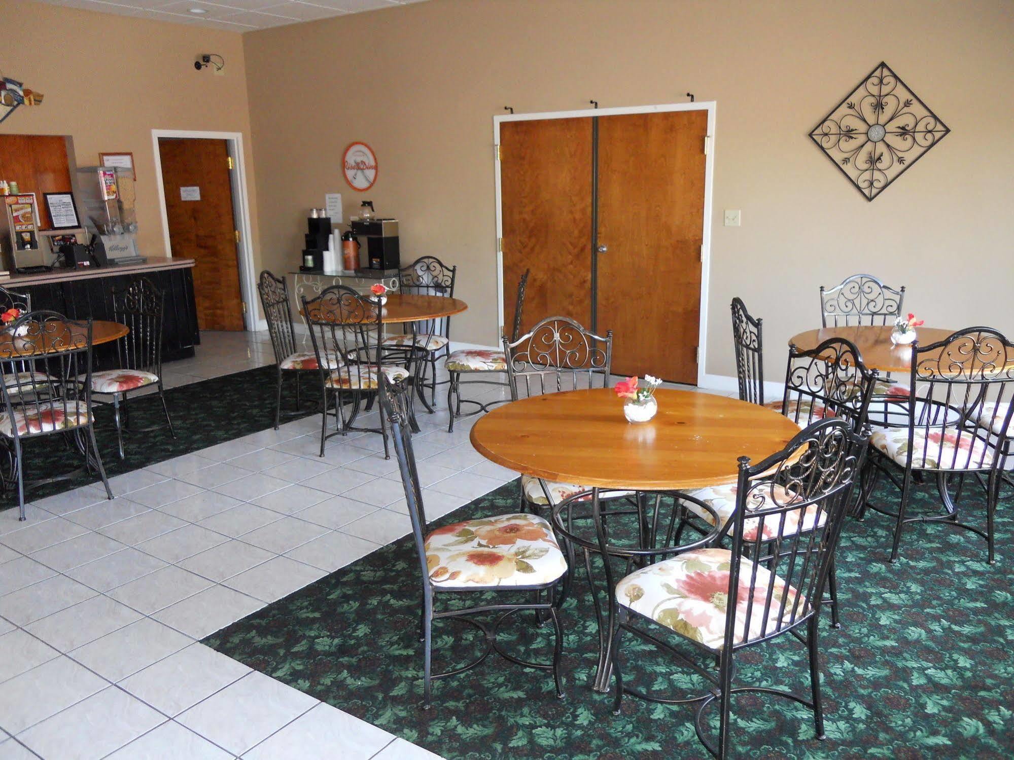 Econo Lodge Brunswick I-95 Exterior photo